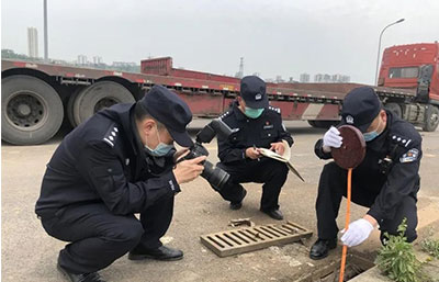 涉嫌向長江流域非法傾倒30余噸廢物，4人被批捕